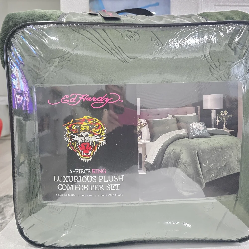 Ed Hardy KING 4 Piece Luxurious Dice Cards Embrossed Green Plush Comforter Set